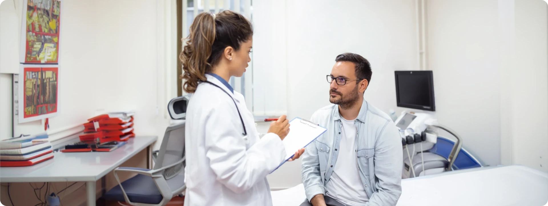 La Vie physician reviewing body composition DEXA results with a member in Ottawa
