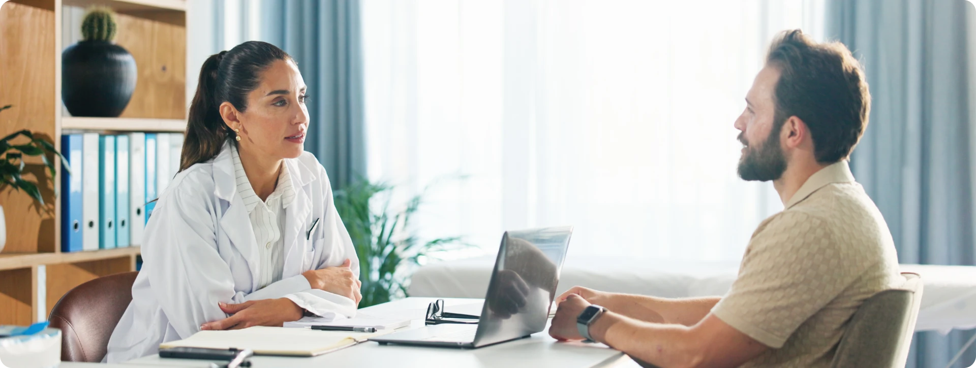 Private health clinic consultation at La Vie Health Centre in Ontario